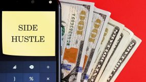 Side Hustles to Make Extra Money – On or Offline