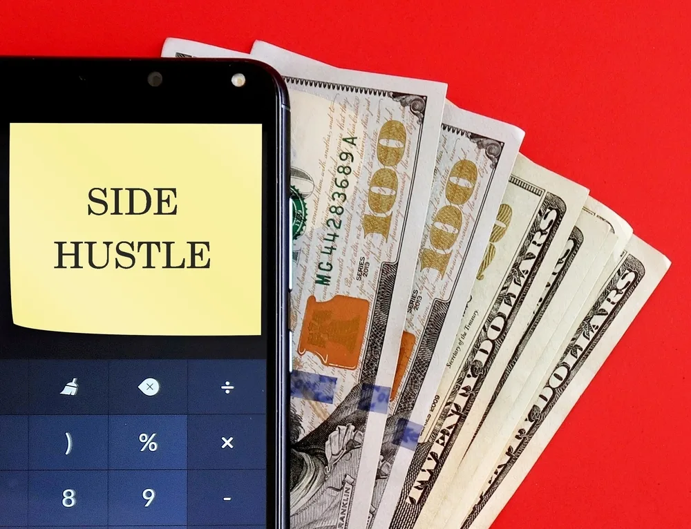 Side Hustles to Make Extra Money – On or Offline